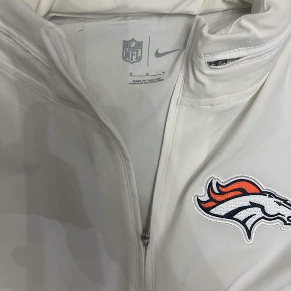 Denver Broncos Nike size Medium White short sleeve - Picture 3 of 3